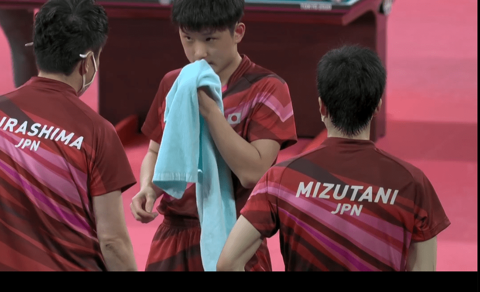 法国乒乓球队鏖战德国乒乓球队，水谷隼完成帽子戏法