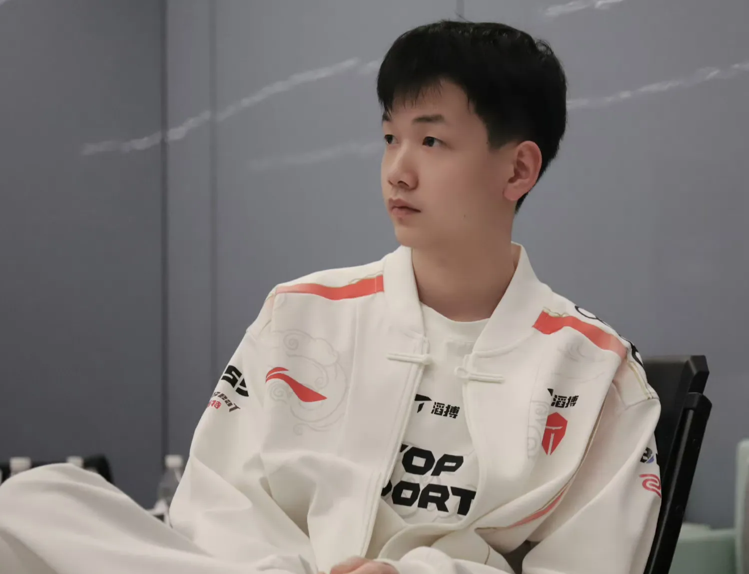 开云平台-包含TES翻盘TSM，Hanssama极限生还后反打焦点之战成都决赛之夜，锁定晋级资格的词条