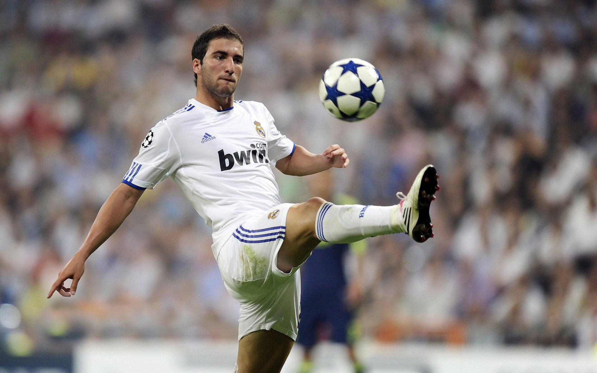 开云体育平台APP-黄黑风暴席卷爱琴海，塞尔维亚神锋一锤定音—多特蒙德欧冠客战告捷，弗拉霍维奇关键回合展大心脏